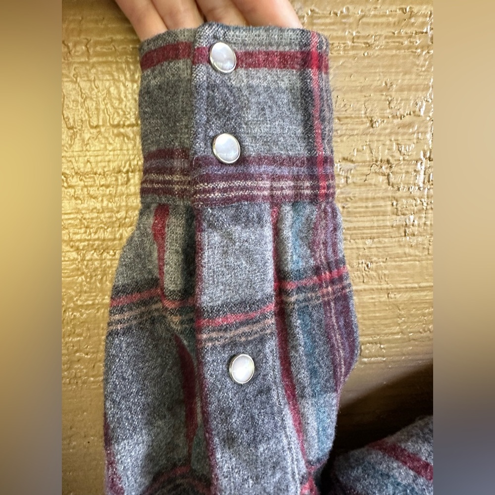 Pendleton flannel - Picture 3 of 3